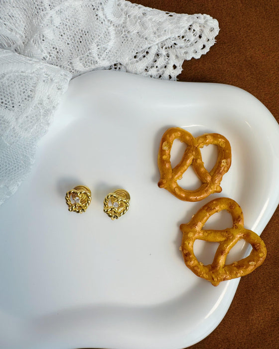 Pretzel | 18K Gold Plated Knot Clip-on Earrings