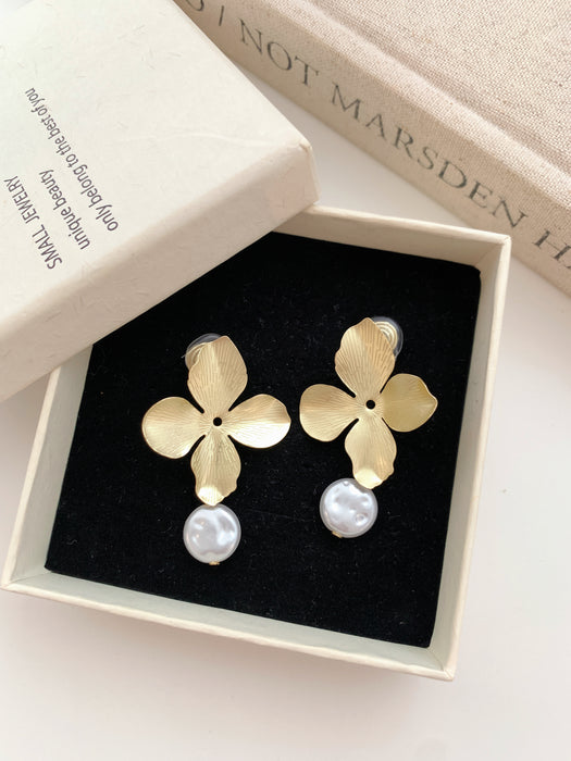 Golden Petal | Brushed Flower Pearl Clip-on Earrings