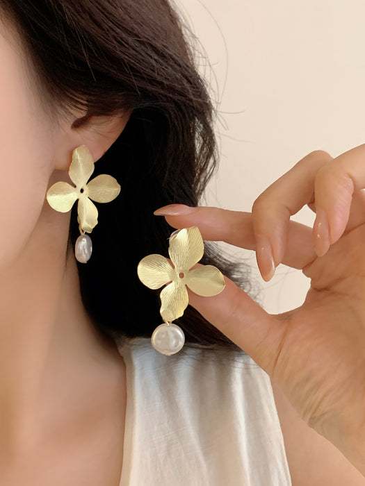 Golden Petal | Brushed Flower Pearl Clip-on Earrings