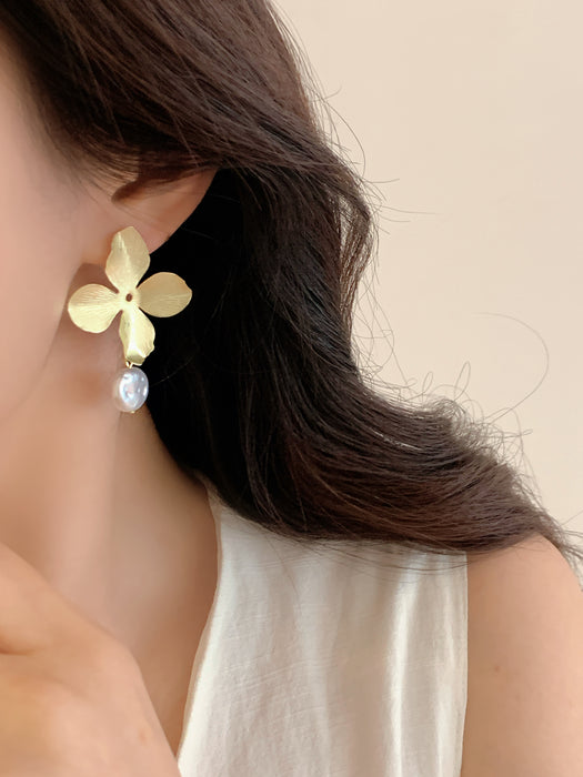Golden Petal | Brushed Flower Pearl Clip-on Earrings