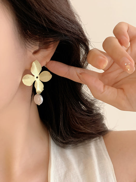 Golden Petal | Brushed Flower Pearl Clip-on Earrings